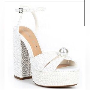 Gianni Bini Pearl Platform Heel